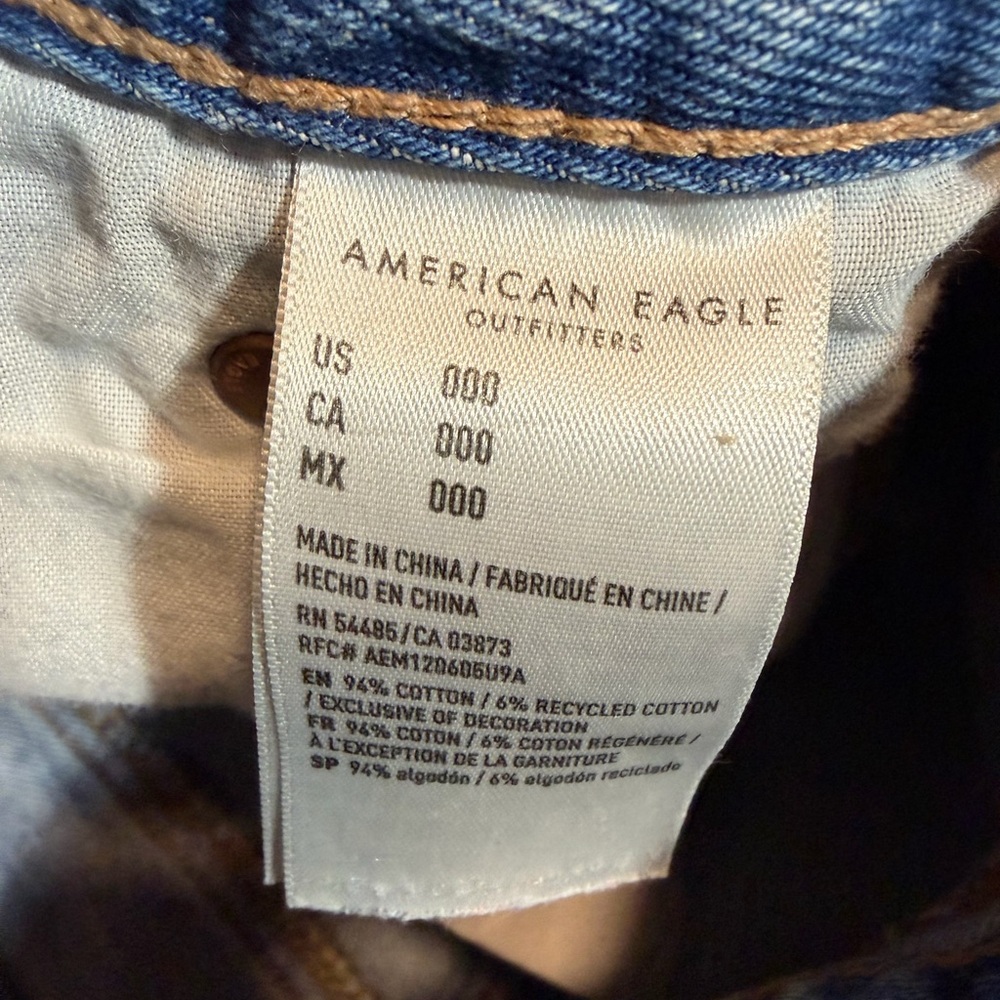 American Eagle Outfitters women’s 000 distressed tom girl Jean Shorts - Picture 2 of 7